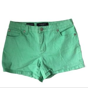 Nine West Santa Monica Mint Green shorts Size 28/6